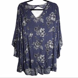 Lush V-Nexk Bell Sleeve Floral Too Size Small